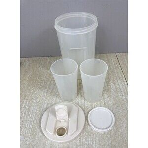Vintage Rubbermaid Servin Saver 2 Qt Pitcher 0038 w/ Lid and 2 Matching Cups